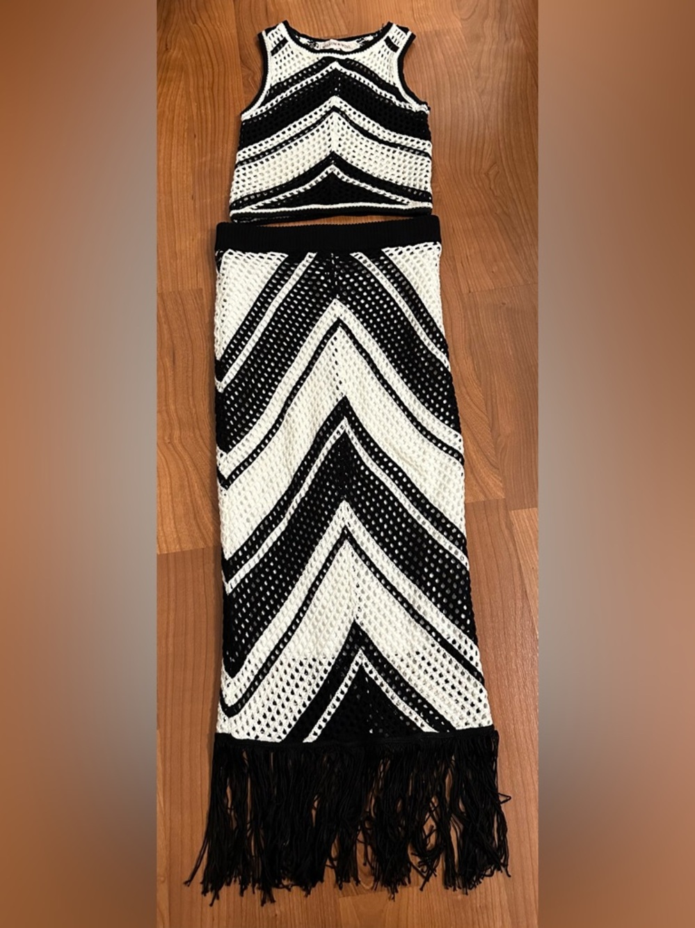 Black and White Chevron Knit Skirt